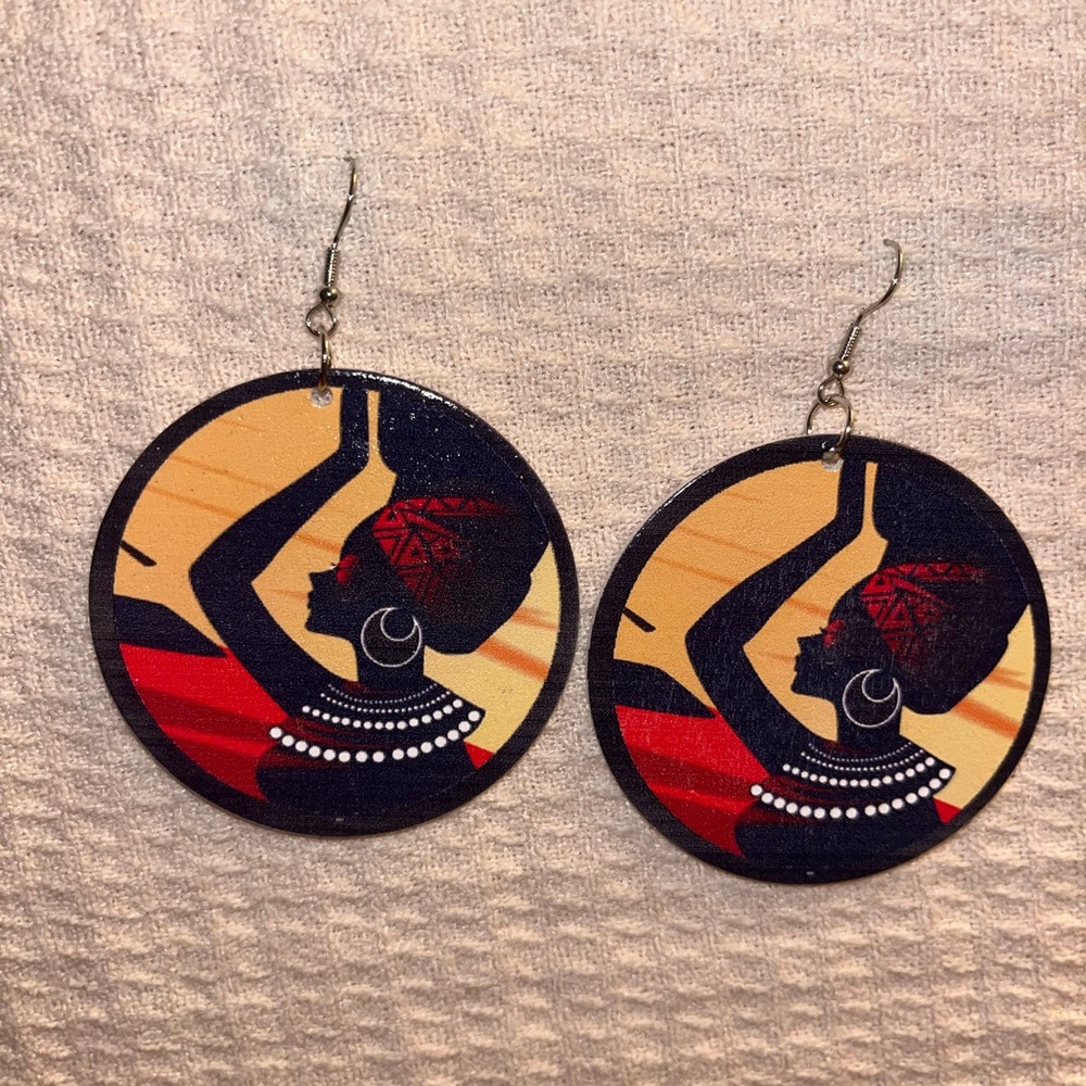 Elegant African Silhouette Earrings - Red and Black